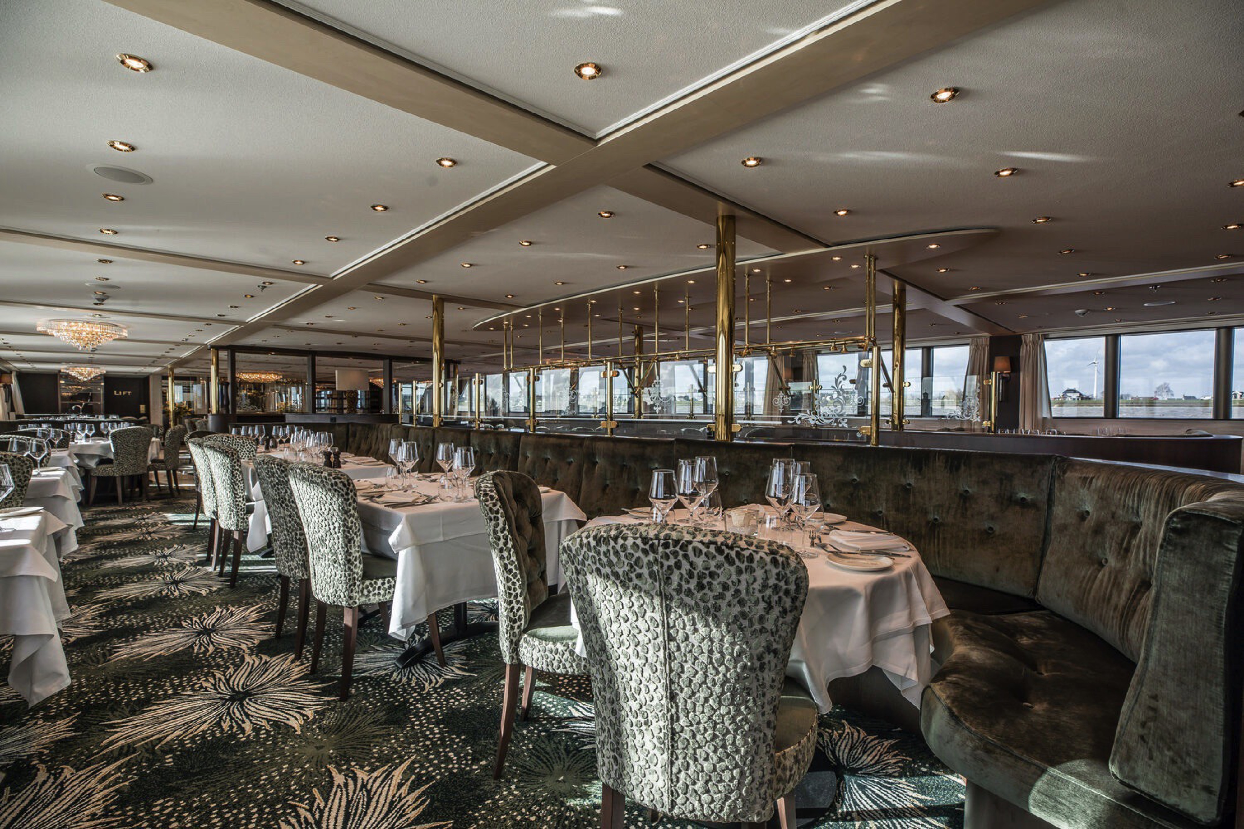 MS Geoffrey Chaucer - Main Restaurant